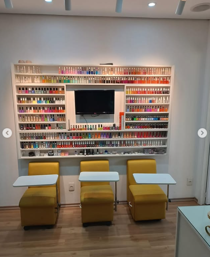 Estação de manicure e esmaltes